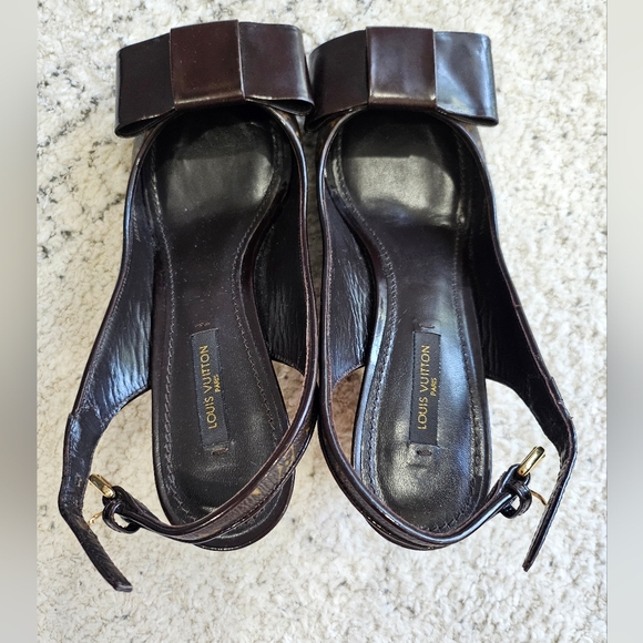 Louis Vuitton Monogram Open-Toe Bow Wedge Heels - Picture 4 of 12